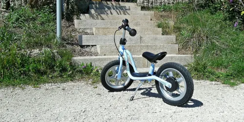 Limoges : un enfant renversé par une voiture après avoir grillé un...