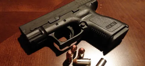 Saumur : depuis sa chambre, un homme tire sur des infirmiers et...