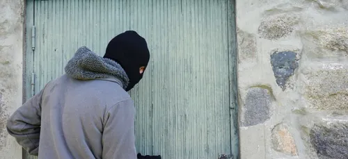 Charente : il cambriole une maison et se casse la hanche