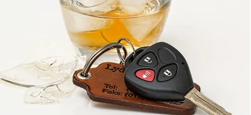 Charente : alcoolisé, il fonce dans 5 voitures et casse un garage