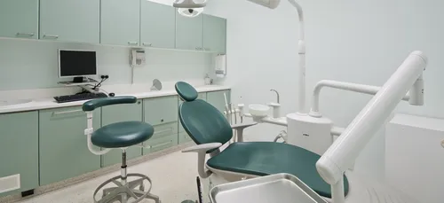 Une dentiste roumaine condamnée pour avoir détruit les dents de ses...