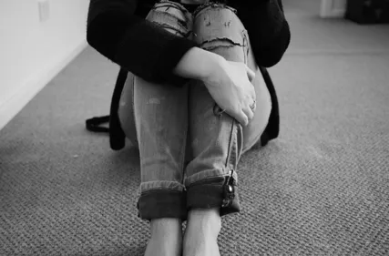 Trélazé : son père frappe sa mère, la jeune fille appelle la police