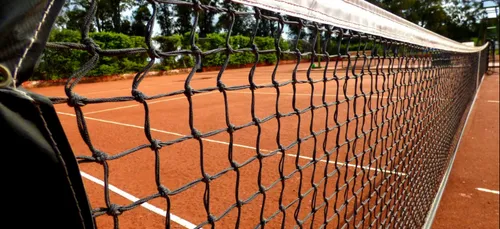 Soupçons de matchs truqués : l’un des tennismen français arrêtés a...