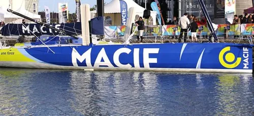 Niort : 700 personnes manifestent devant le siège de la MACIF