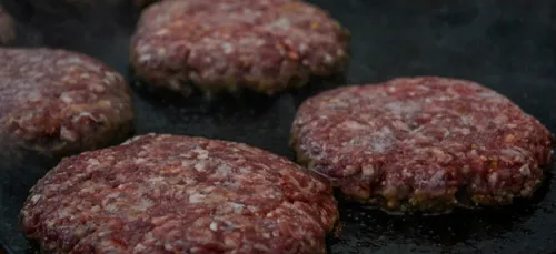 Charente-Maritime : un enfant meurt à cause d’un steak haché mal cuit