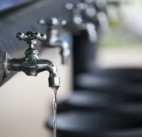 Poitiers : l’eau du robinet plus propre que celle des bouteilles !