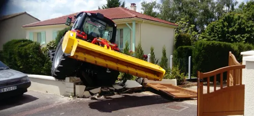 Limoges : il défonce un jardin avec un tracteur lors de son stage...