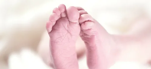 On sait pourquoi les bébés naissent souvent la nuit !