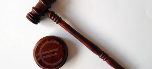 Angers : Condamné pour avoir enfanté sa fille, il tente de...