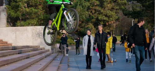 Blois : un cycliste inconscient évite l'accident de justesse...