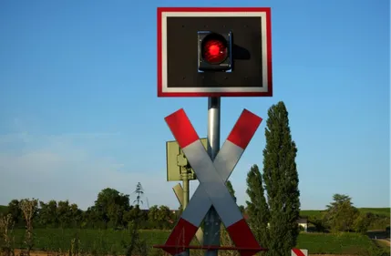 Aiffres : une automobiliste grièvement percutée par un train