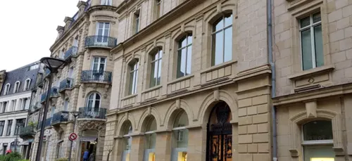 Limousin : elle escalade son immeuble et chute grièvement   