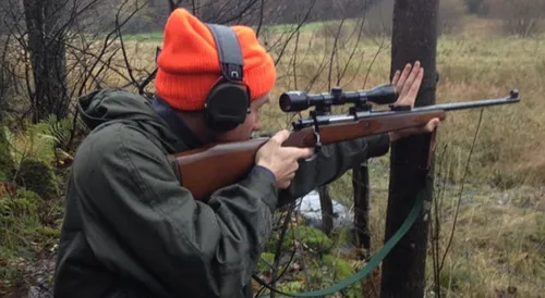Deux-Sèvres : un chasseur trébuche et se tire deux cartouches dans...