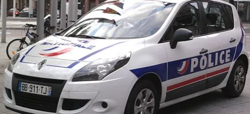 Trois commerces attaqués à la voiture bélier dans les Deux-Sèvres   