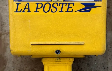 Limousin : une factrice mise à pied pour avoir aidé un usager