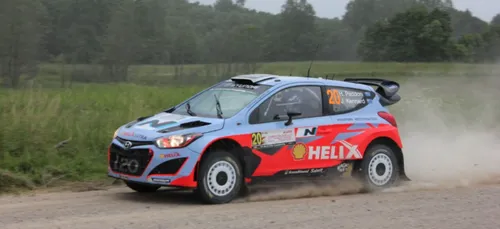 Charente-Maritime : un retraité attaque un pilote de rallye avec un...