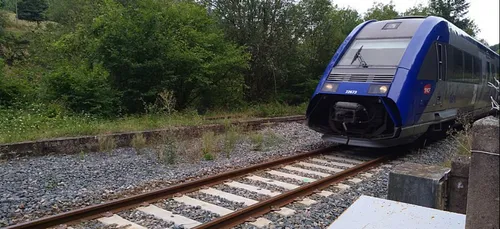 Charente-Maritime : un TER percute un camion, un blessé léger