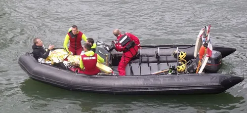 Indre-et-Loire : une jeune conductrice tombe en voiture dans le Cher