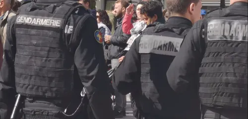 Charente-Maritime : un homme tue sa compagne devant leurs enfants