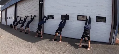 Les gendarmes de Poitiers relèvent le "Handstand t-shirt challenge"...