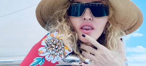 Madonna balaie les critiques en montrant ses seins sur Instagram...