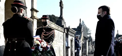 Emmanuel Macron rend hommage à François Mitterand à Jarnac