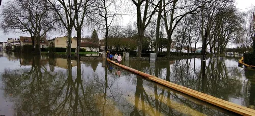 A Saintes, la décrue à peine entamée, va prendre plusieurs jours