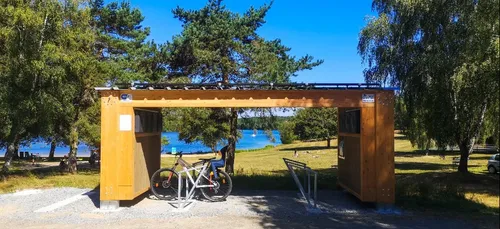 Une station solaire pour recharger des vélos électriques conçue en...
