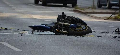 Charente-Maritime : deux collisions voiture-moto font deux blessés...