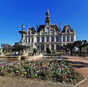 Limoges : professionnels du médico-social et étudiants manifestent...
