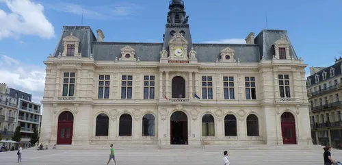 Poitiers : 15 jours de prison avec sursis pour avoir déchiré le...