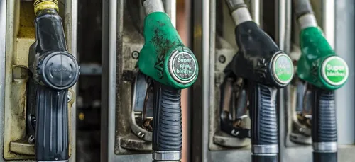 Raffineries bloquées : « pas de pénurie à prévoir » affirme le...