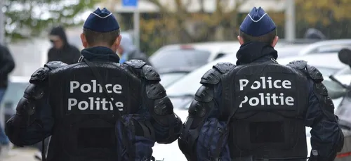 Tours : un homme agresse des passants au couteau