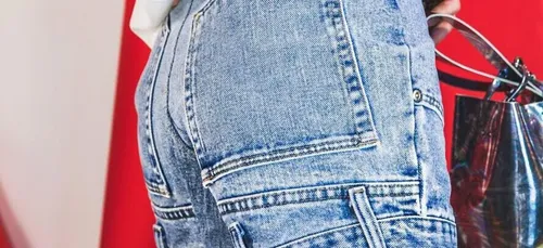 Le Jean à l’envers : l’étrange nouvelle tendance inspirée par...