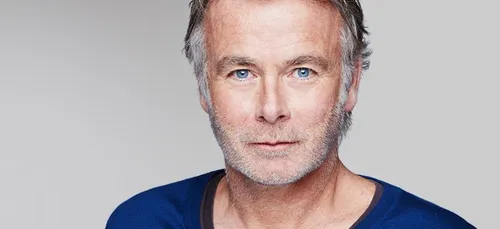 Franck Dubosc débarque en Patrick Chirac au mariage du réalisateur...