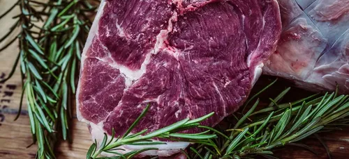 « Carnivore diet » : le nouveau régime qui inquiète les...