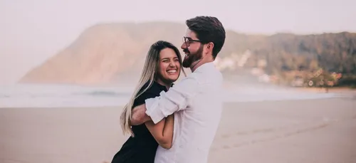 Couple : le geste qui prouve que votre partenaire s'engage dans...