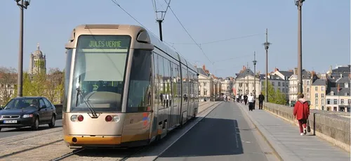 Orléans : deux lycéens sauvent un professeur dans le tram