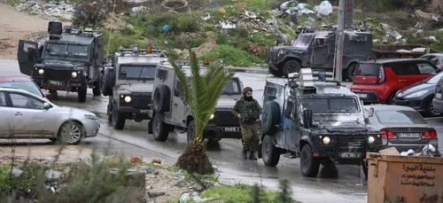 L'armée israélienne fait irruption dans les villes de Ramallah et...