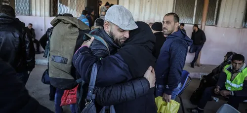 Gaza : L'Egypte ouvre le poste-frontière de Rafah dans les deux...