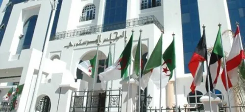 Algérie: pour la présidentielle tout candidat doit déposer...