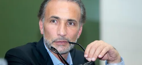 Tariq Ramadan assiste à une conférence, la presse s’enflamme