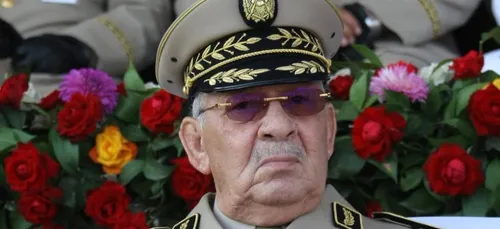 Algérie: Gaïd Salah pour la tenue d'un dialogue national mais pas...