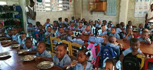 A cause du Covid-19, environ 300 millions d'écoliers privés de...