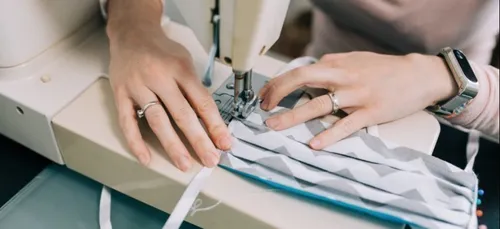 COVID-19 Amérique : le port d'un masque de protection désormais...