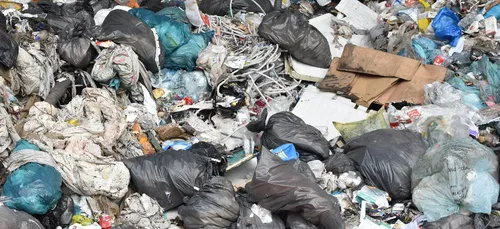 Des déchets hospitaliers italiens finissent dans les décharges en...