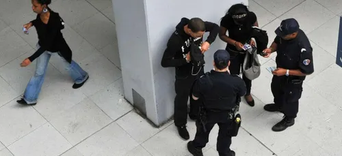 CONTR�LES AU FACIÈS : SIX ONG METTENT EN DEMEURE LA FRANCE