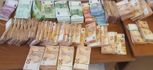 La mule est une juge et le juge qui la libère s'appelle « confrère...