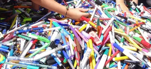 Ne jetons plus nos stylos usagés à la poubelle, recyclons-les !