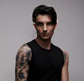 Découvrez le jeune chanteur Louis Arlette